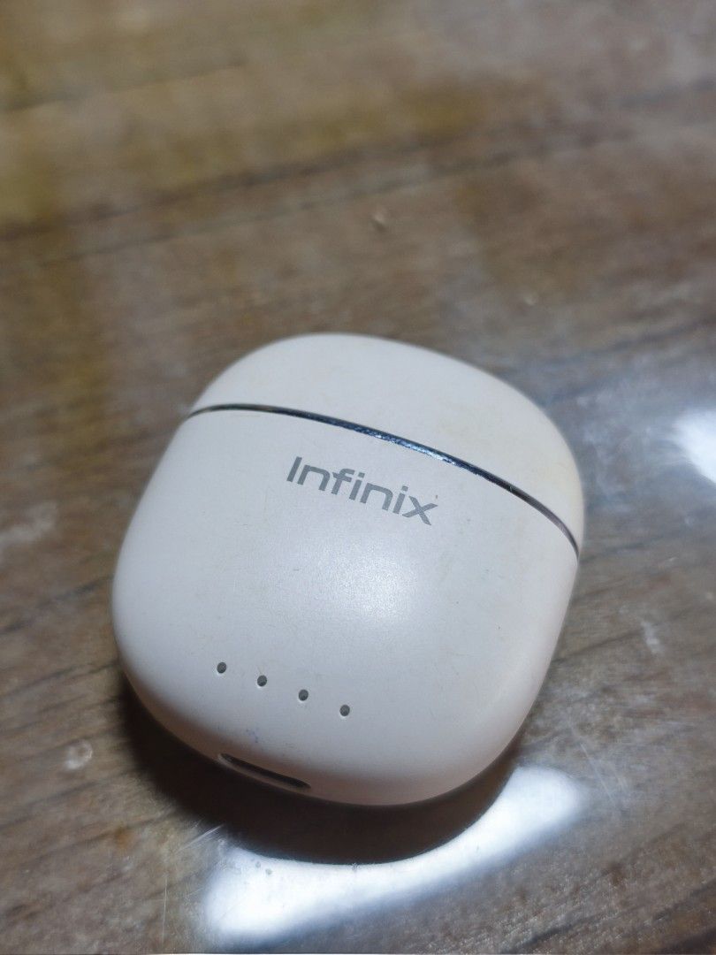 Infinix Wireless Earbuds (Category: Earphones) located in Manila. Submitted by decutteringbyjel (Listing ID 1407414612, Image 2). Description: - White Infinix wireless earbuds - Includes charging case with Infinix logo - Sleek case design - Charging indicator on case.