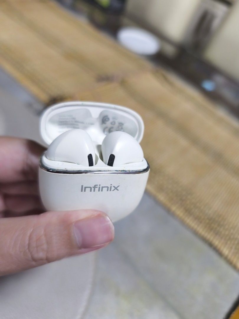 Infinix Wireless Earbuds (Category: Earphones) located in Manila. Submitted by decutteringbyjel (Listing ID 1407414612, Image 3). Description: - White Infinix wireless earbuds - Includes charging case with Infinix logo - Sleek case design - Charging indicator on case.
