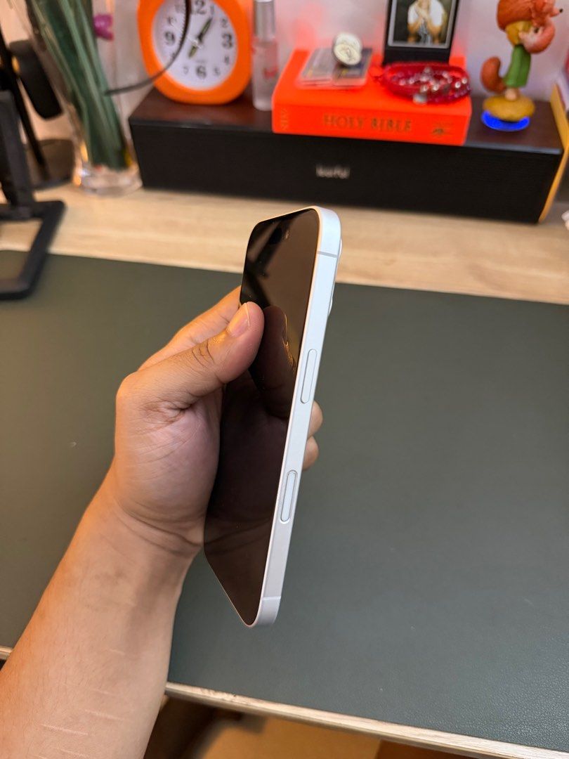 Iphone 16 256gb White (Category: iPhone 16 Series) located in Manila. Submitted by pbenson_c (Listing ID 1407402362, Image 3). Description: iPhone 16 256GB White 38,000 nego 370 Cycle Count 92% Battery Health Minimal scratches (see photos) True tone & face id functional Warranty til 05/26 Carrier Unlocked / No sim restrictions comes with cable and 2 cases Rfs: upgraded.