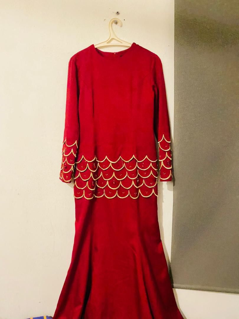 JOVIAN Red Mermaid Dress (Category: Dresses) located in Gombak. Submitted by zarafrozyy (Listing ID 1407529057, Image 1). Description: - JOVIAN red mermaid dress - Size S - Elegant long sleeves - Unique scalloped design - Embellishments at waist - Convenient back zipper closure.