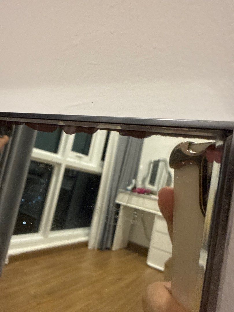 Large Rectangular Mirror (Category: Mirrors) located in Kuala Lumpur. Submitted by habeel3 (Listing ID 1407540673, Image 3). Description: 55cm x 90cm Minor color on the side.