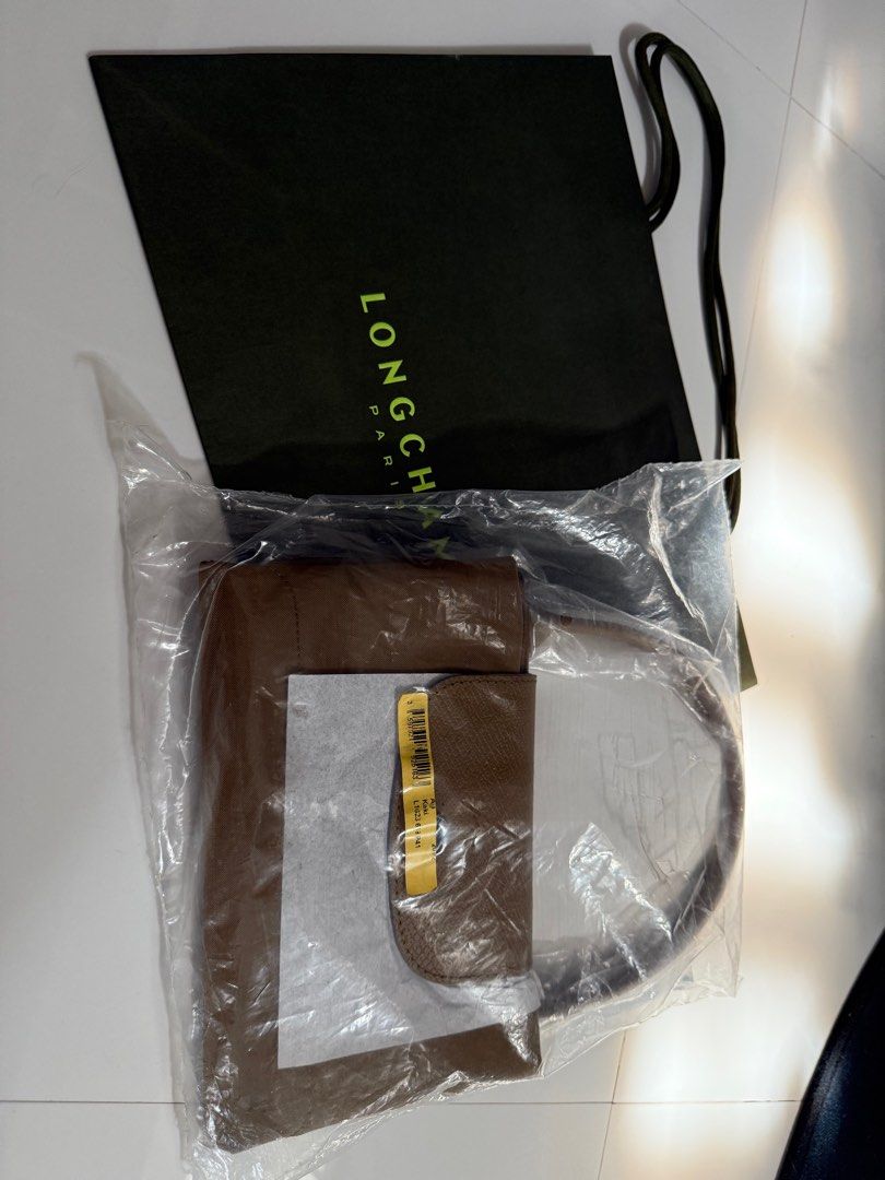 Longchamp Bag (Category: Luxury Bags & Wallets) located in Dasmarinas. Submitted by mianed (Listing ID 1407398575, Image 3). Description: Longchamp Le Pliage Club Top Handle Bag Medium Khaki Brand New, sealed Model code: L1623619P41 Bought at Siam Thailand Complete with paper bag SRP in Rustans PH - 11,200 RFS: collecting this edition but changed my mind on the color as I have a lot of brown Please feel free to ask for more photos .