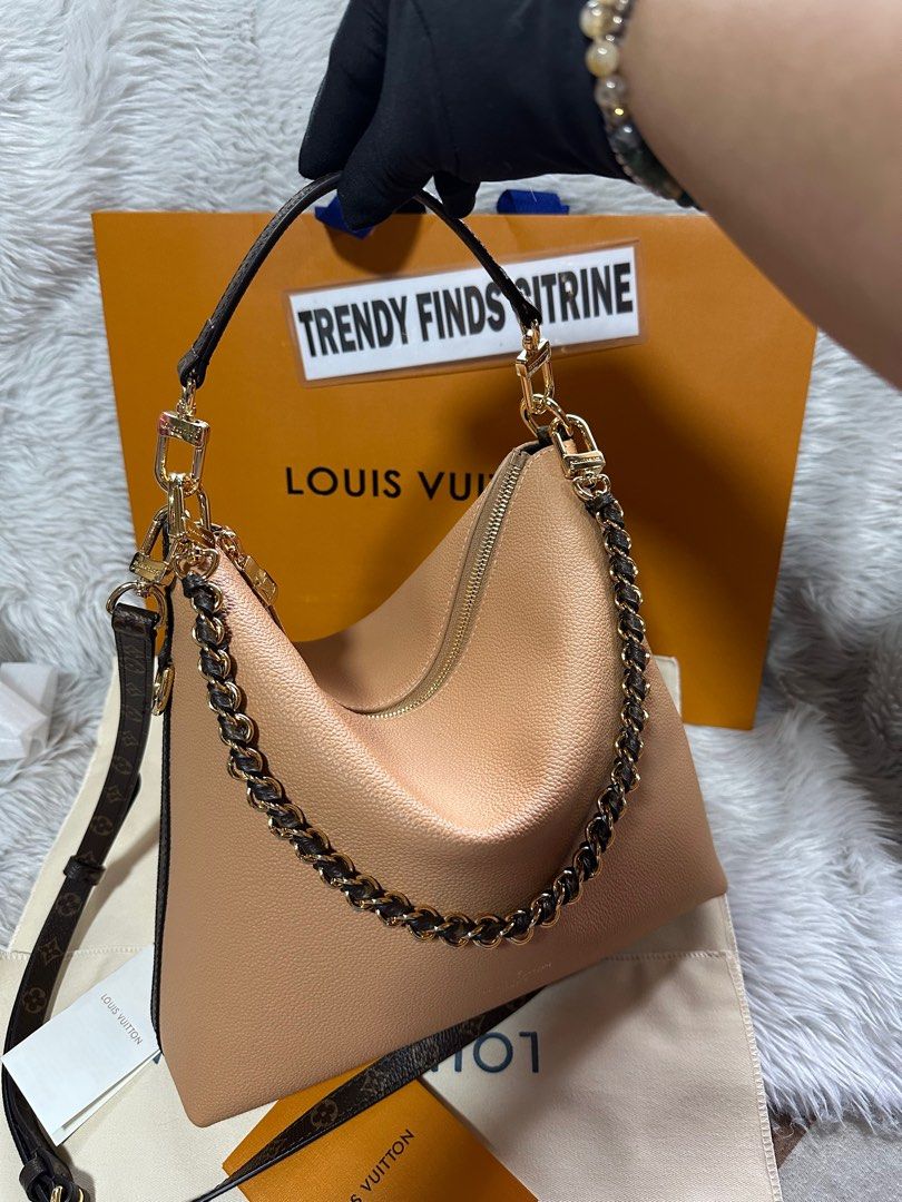 🇯🇵LV Multipass Bag (Category: Luxury Bags & Wallets) located in Manila. Submitted by trendyfindscitrine (Listing ID 1407566438, Image 2). Description: Actual photo what u c is what u get Genuine calfskin leather QR code scanning .