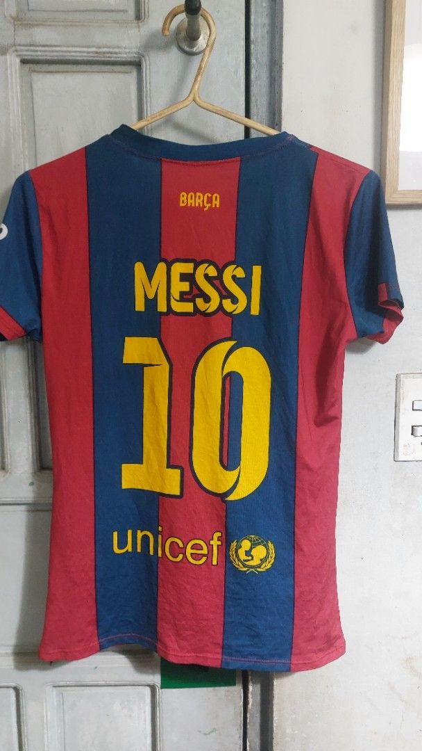 Messi drifit (Category: Activewear) located in San Juan City. Submitted by 1clickpick (Listing ID 1407512241, Image 2). Description: dimes on pics cut tag.