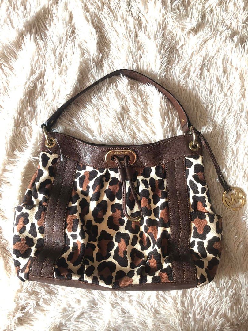 Michael Kors Leopard Print Handbag (Category: Luxury Bags & Wallets) located in Caloocan City. Submitted by decluttervette (Listing ID 1407487031, Image 1). Description: Price still negotiable Can accept layaway but plus 300 pesos in total amount. Bag will be shipped if fully paid already. Loc: Bagumbong, North Caloocan.