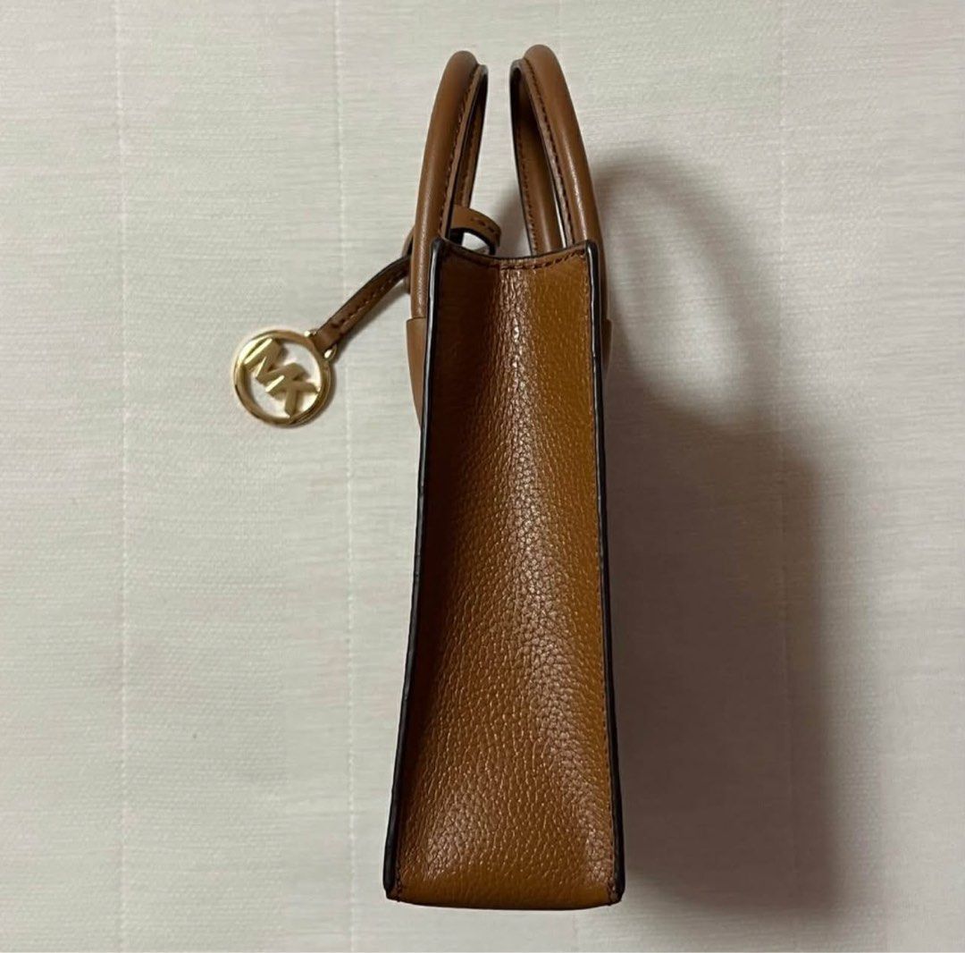 Michael Kors Mercer extra small (Category: Luxury Bags & Wallets) located in Las Pinas. Submitted by nicoleiction (Listing ID 1407542956, Image 3). Description: - Michael Kors Mercer extra small crossbody bag - Color: Brown - Brand new from USA - Stylish design - No box or dust bag.