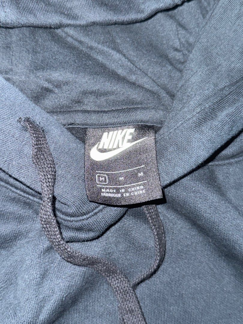 Nike Hoodie (Category: Hoodies) located in Manila. Submitted by acegood (Listing ID 1407521254, Image 2). Description: - Black Nike hoodie - With hood and front pocket - Nike logo on chest - Standard fit - Ribbed cuffs and hem - Perfect for everyday wear.