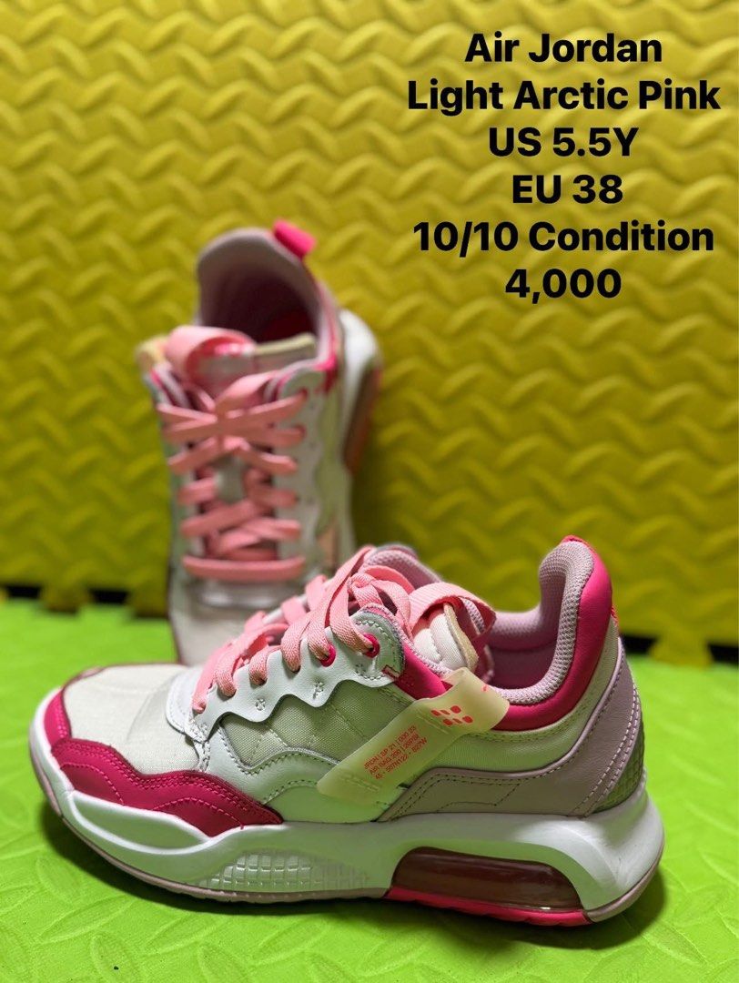 ORIGINAL PRELOVED SHOES (Category: Sneakers) located in Rizal. Submitted by simplepretty1997 (Listing ID 1407541609, Image 2). Description: price and details are in the picture.