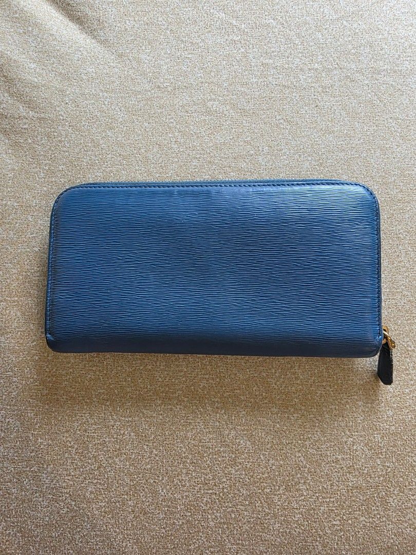 Original Prada Vitello Move Cobalto Blue Wallet (Category: Luxury Bags & Wallets) located in Makati City. Submitted by thisisanne (Listing ID 1407519618, Image 3). Description: Original Prada Vitello Move Cobalto Blue Wallet Selling low for Php6999 In good condition Decluttering PM for inquiries Shipping fee c/o buyer Meet up Makati.