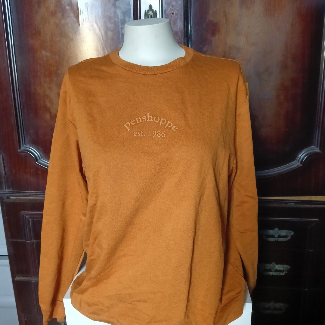 Penshoppe brown sweater (Category: Longsleeves) located in Marilao. Submitted by keyset (Listing ID 1369176745, Image 1). Description: Only used once. No defects Size: L ☞ MOP: Gcash, Maya, Maribank, Unionbank ☞ MOD: Lalamove, J&T, GoGo ☞ Buyer shoulders shipping fee 📍 Marilao, Bulacan 🚫 No Sh0pee checkout.