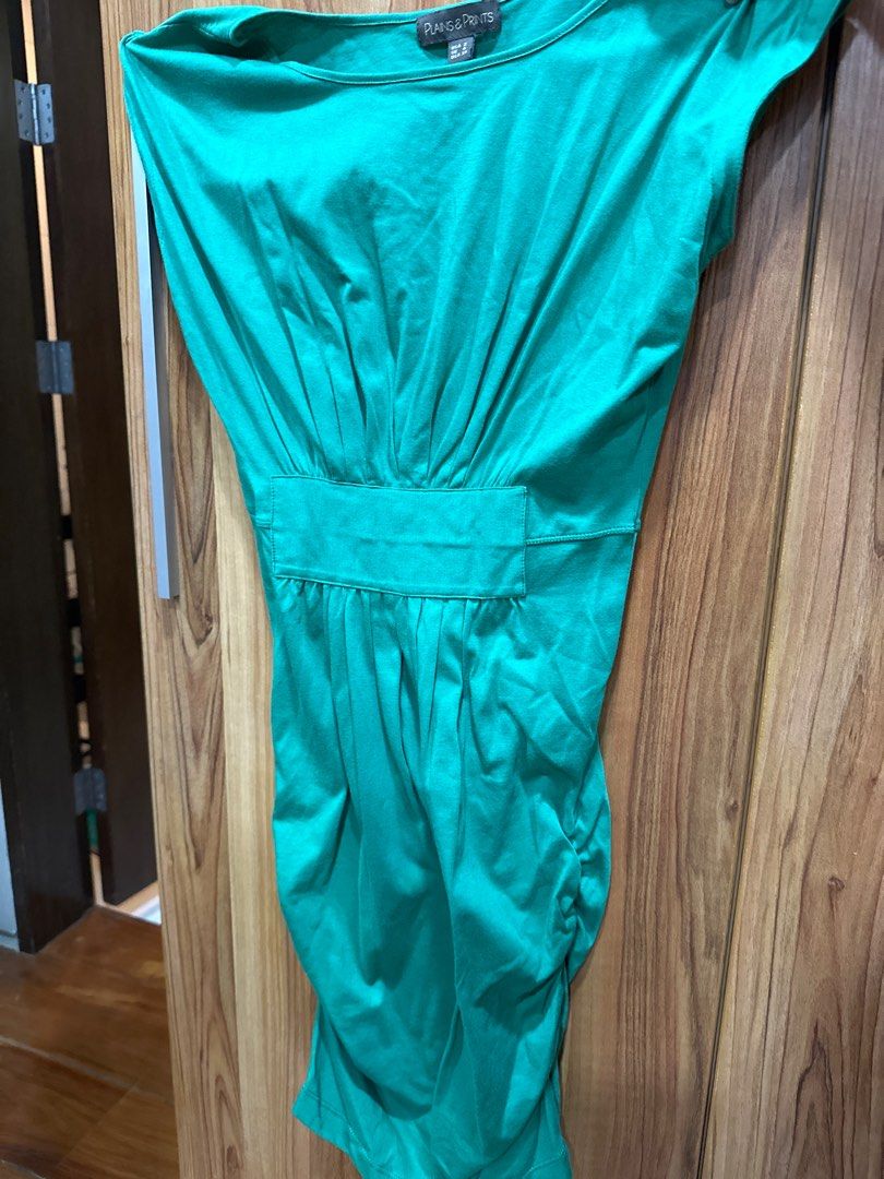 Plains & Prints Green Dress (Category: Dresses) located in Quezon City. Submitted by struddels (Listing ID 1407475960, Image 1). Description: - Plains & Prints green dress - Features a draped design - Gathered waist - Round neckline - One short sleeve - Size: USA XS, UK 6, USA 2 - Solid green color.