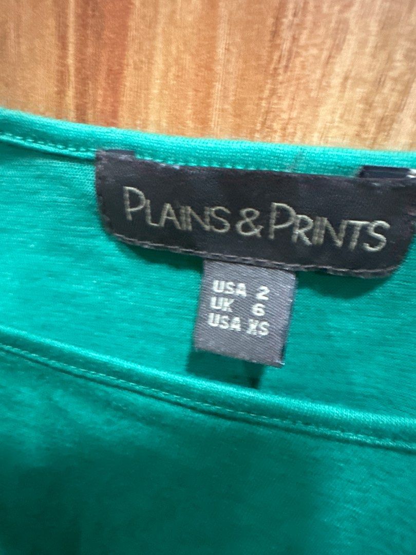 Plains & Prints Green Dress (Category: Dresses) located in Quezon City. Submitted by struddels (Listing ID 1407475960, Image 2). Description: - Plains & Prints green dress - Features a draped design - Gathered waist - Round neckline - One short sleeve - Size: USA XS, UK 6, USA 2 - Solid green color.