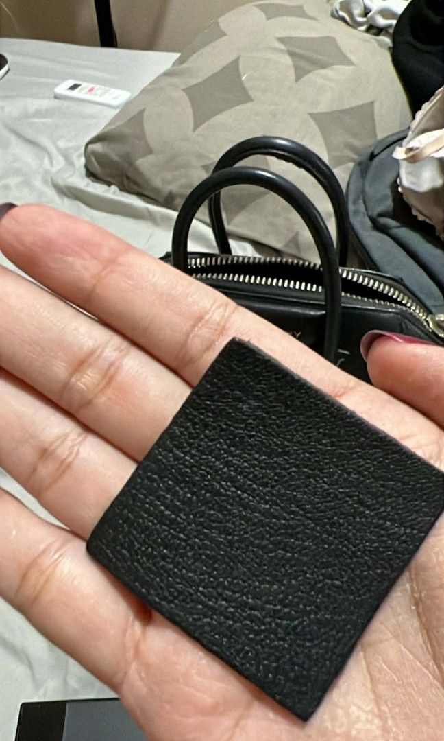 Preloved Givenchy Antigona Mini Bag (Category: Luxury Bags & Wallets) located in Cavite. Submitted by wishie_collects (Listing ID 1407462641, Image 2). Description: Selling my preloved Givenchy Antigona Bag *Wala nang strap *with flaw sa handle.