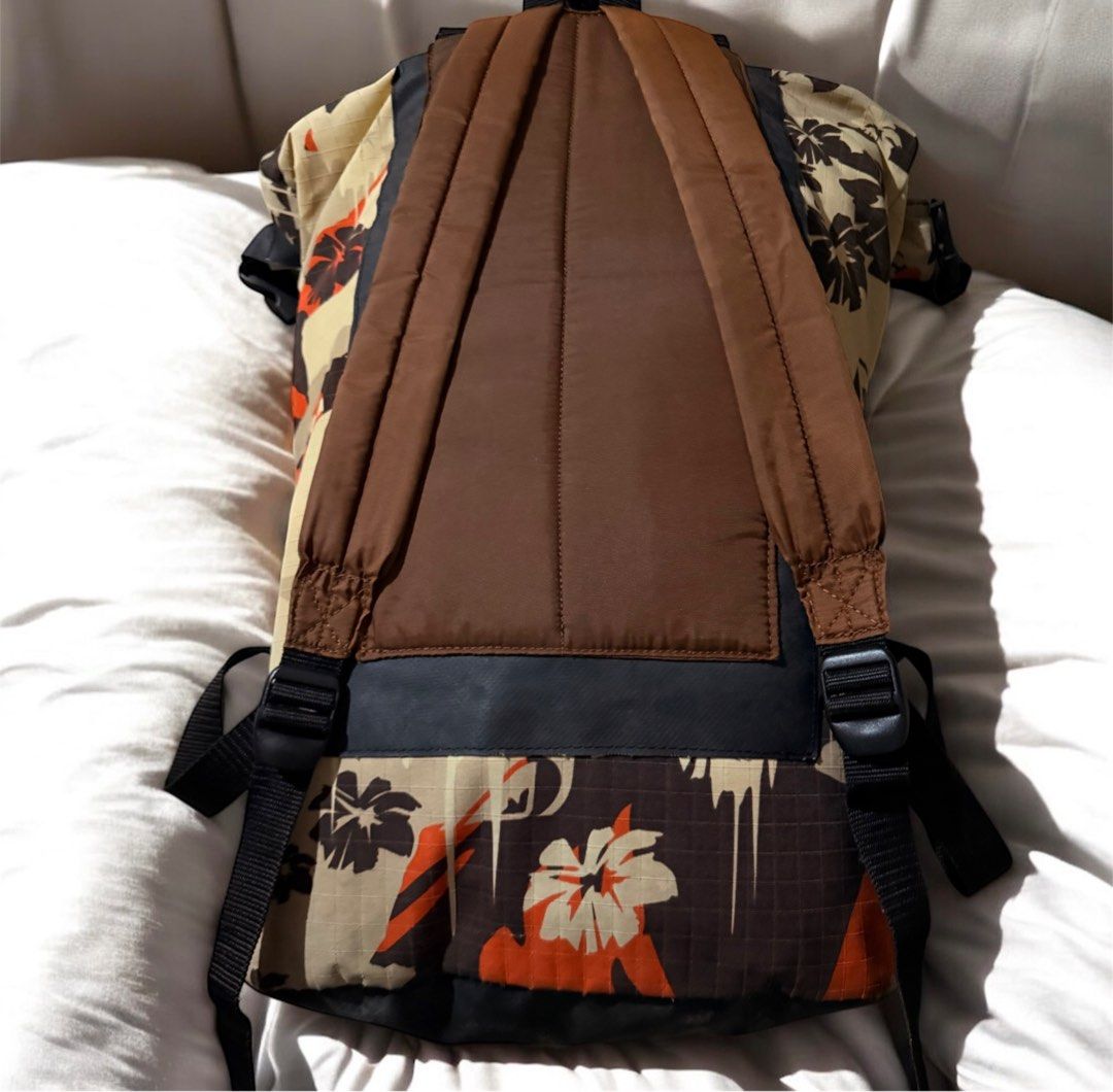 Quiksilver Roll Top Surf Backpack (Category: Backpacks) located in Lipa City. Submitted by anaheim_thrift (Listing ID 1407511808, Image 3). Description: Quiksilver Roll Top Surf Backpack 20L.