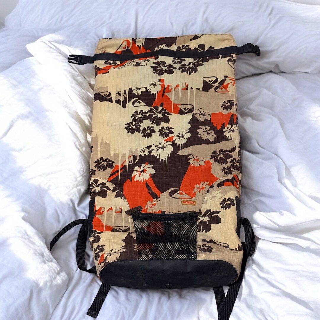 Quiksilver Roll Top Surf Backpack (Category: Backpacks) located in Lipa City. Submitted by anaheim_thrift (Listing ID 1407511808, Image 1). Description: Quiksilver Roll Top Surf Backpack 20L.