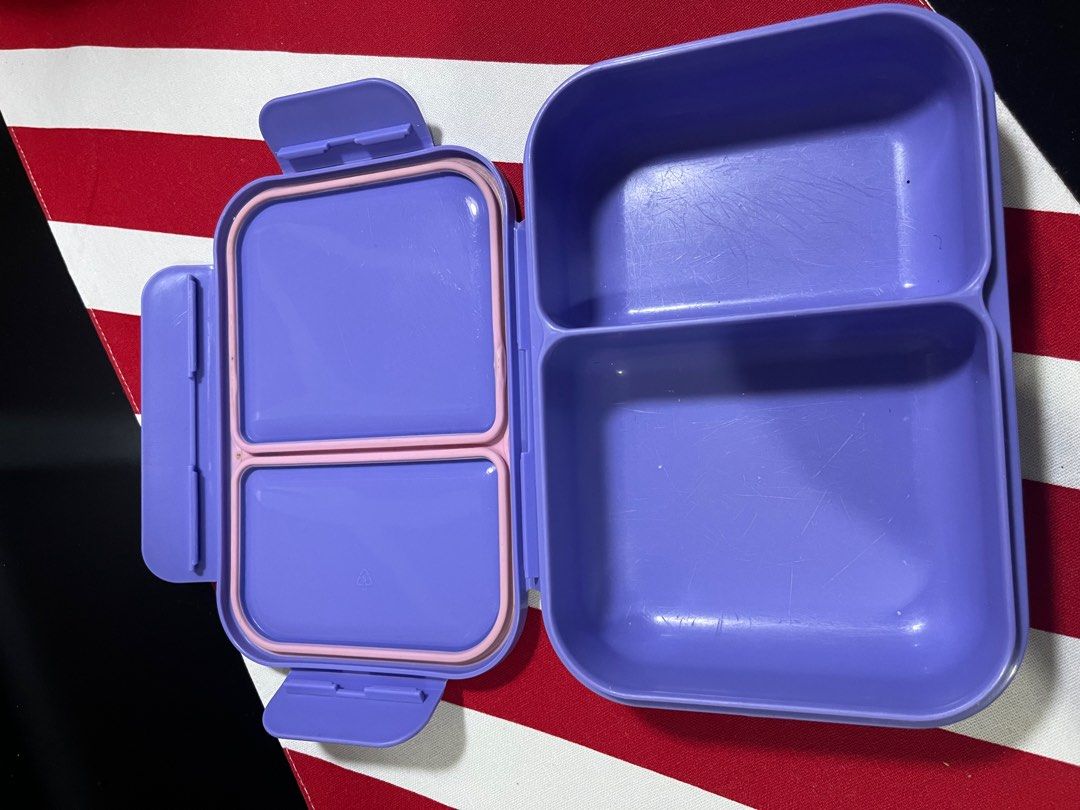 Smiggle Lunchbox (Category: Other Babies Going Out Needs) located in Quezon City. Submitted by littleparties (Listing ID 1407389079, Image 2). Description: .