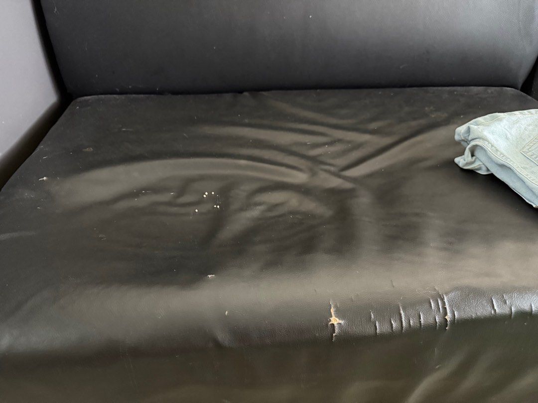 Sofas 2+1+1 (Category: Sofas) located in Kuching. Submitted by christyomen86 (Listing ID 1407553797, Image 2). Description: Still can use but need to fix the sponge in the sofa. .