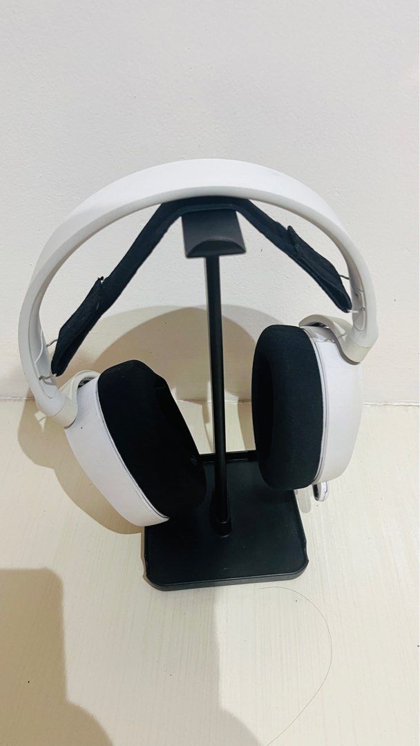 SteelSeries Arctis 1 Gaming Headset (Category: Headphones & Headsets) located in Quezon City. Submitted by rongonzales02 (Listing ID 1407499013, Image 1). Description: - SteelSeries Arctis 1 Gaming Headset - Detachable microphone - Comfortable earcups - Color: White headband, Black earcups Need Funds - Includes headset only.