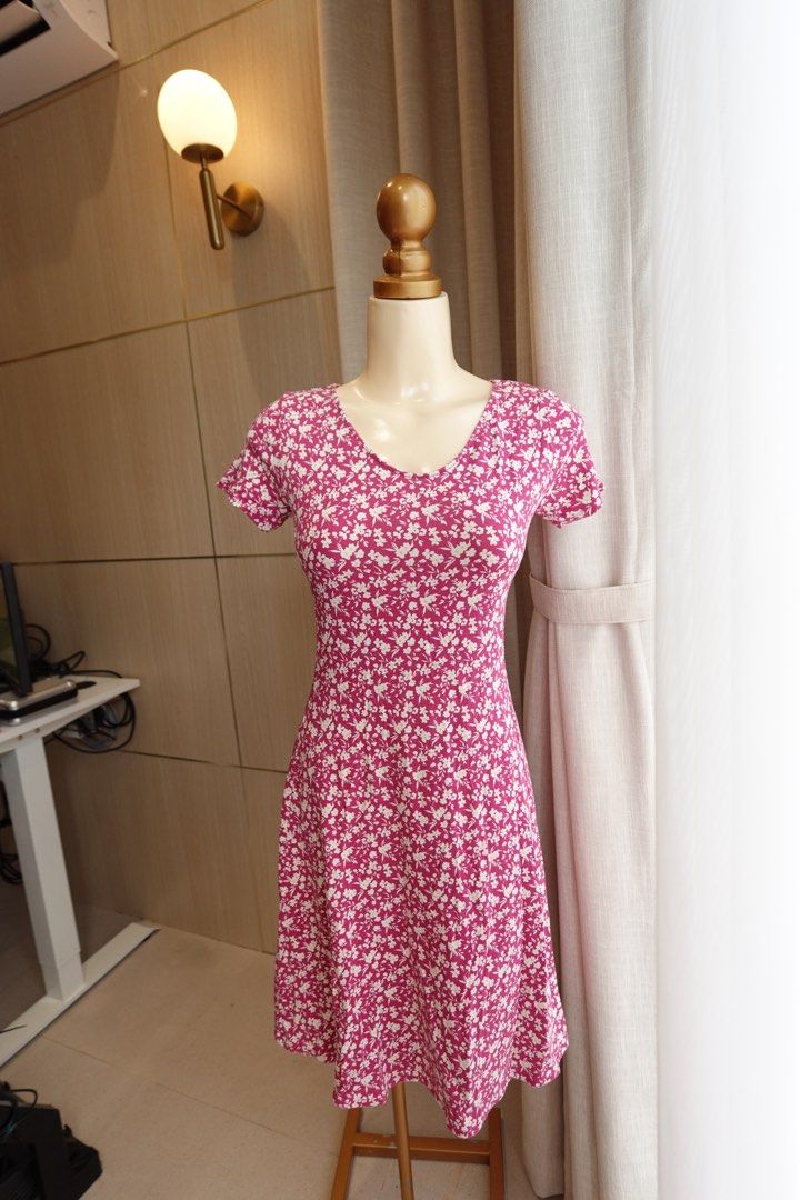 Uniqlo Dress (Category: Dresses) located in Cabanatuan. Submitted by riveraaly (Listing ID 1407437920, Image 1). Description: Uniqlo dress Stretchy fabric.