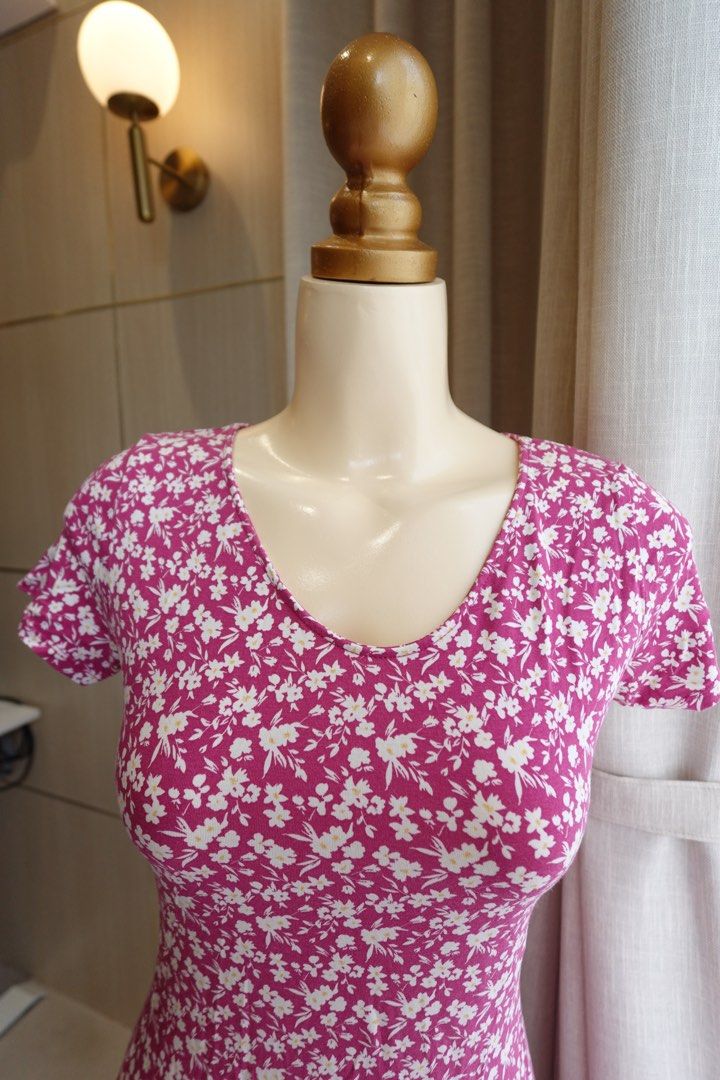 Uniqlo Dress (Category: Dresses) located in Cabanatuan. Submitted by riveraaly (Listing ID 1407437920, Image 2). Description: Uniqlo dress Stretchy fabric.
