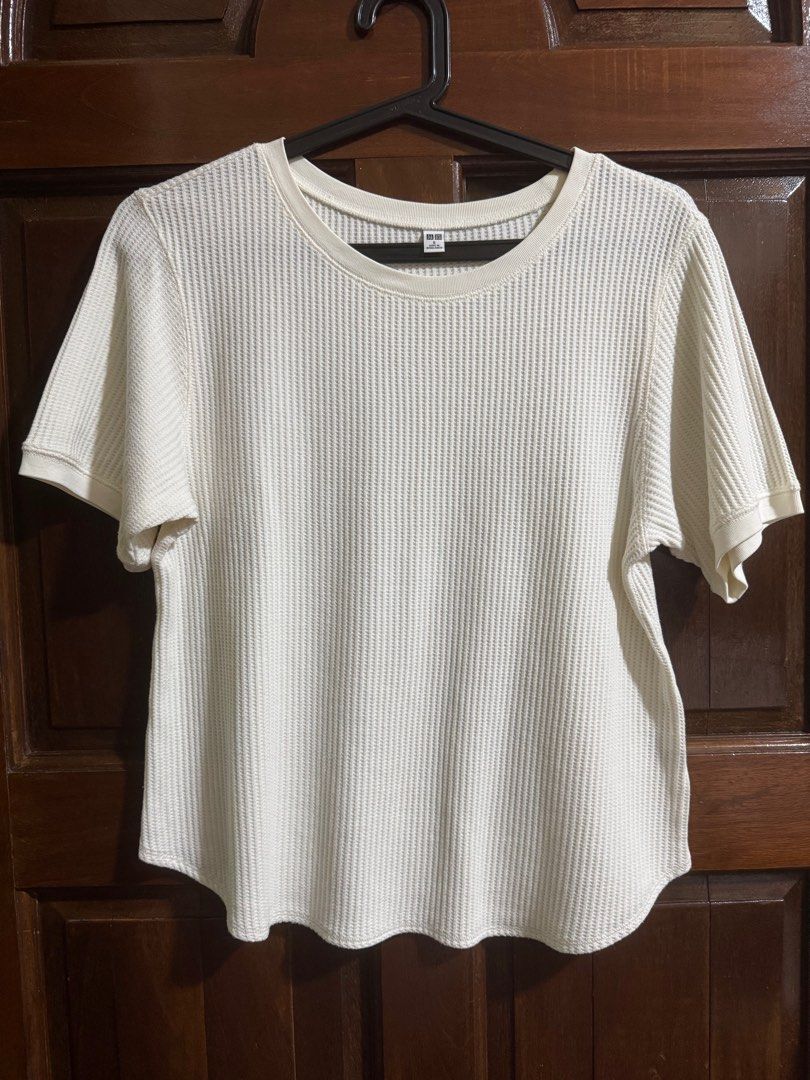 Uniqlo Waffle T-Shirt (Category: Others Tops) located in Quezon City. Submitted by sj35452 (Listing ID 1407462463, Image 1). Description: fits s-m used once.