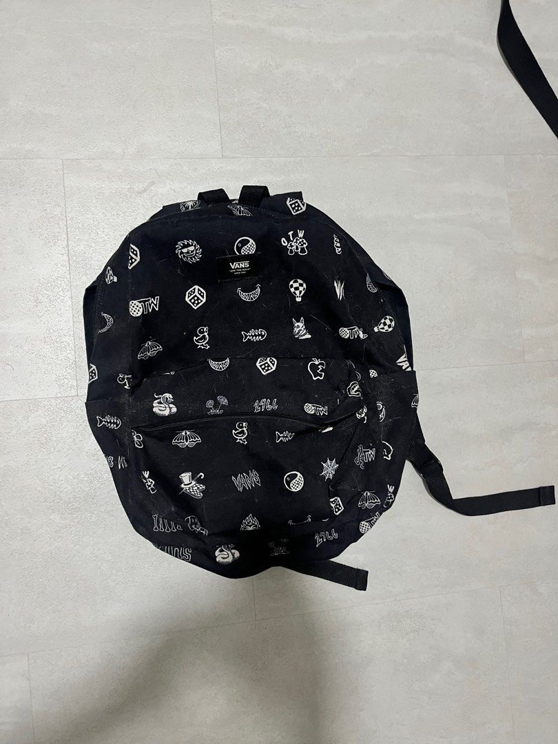 Vans Backpack (Category: Backpacks) located in Singapore. Submitted by thekingjohn (Listing ID 1407413435, Image 1). Description: Black vans back , haven't use in purchase .