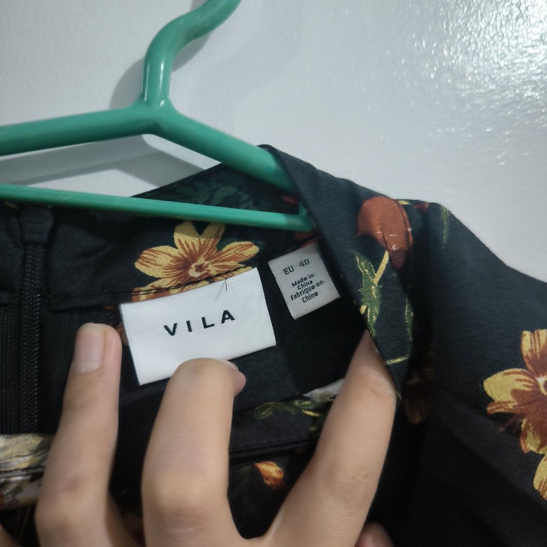 Vila Floral Maxi Dress - Large (Category: Dresses) located in Makati City. Submitted by mampuan (Listing ID 1407465062, Image 2). Description: - Vila maxi dress - Size: EU 40 - Features a black base with vibrant floral print - Long sleeves and mock neck - Fitted waist - Flowing skirt - Perfect for special occasions - Washed and stored only, too big for my frame.