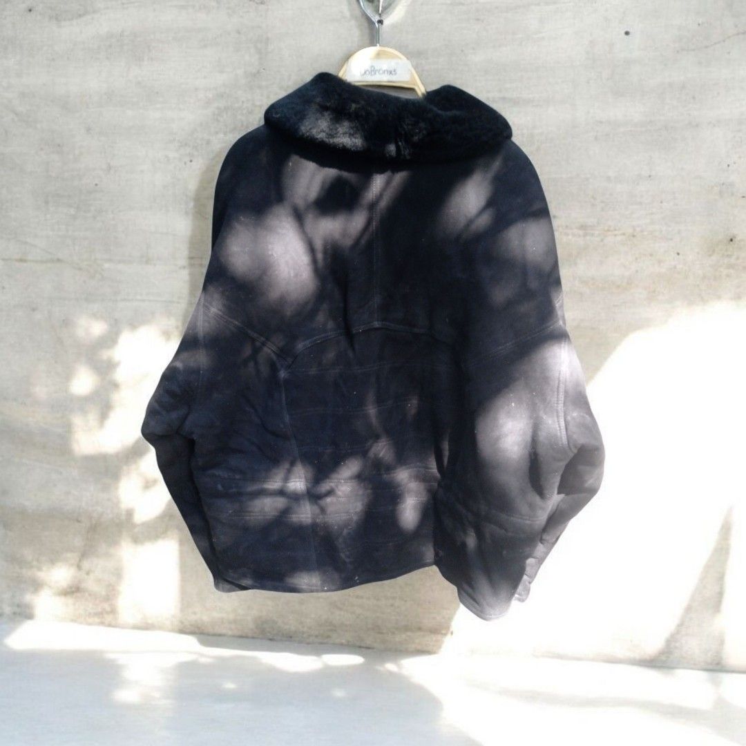 VINTAGE AVIATOR LEATHER JACKET (Category: Coats, Jackets and Outerwear) located in Manila. Submitted by topuria (Listing ID 1407408155, Image 2). Description: HEAVYWEIGHT GENUINE LEATHER MADE IN TURKEY DIMES: 25X25 (BOXY) 9/10 COLOR RATE 9/10 CONDITION ISSUE LAST PIC (UNNOTICEABLE) VINTAGE.