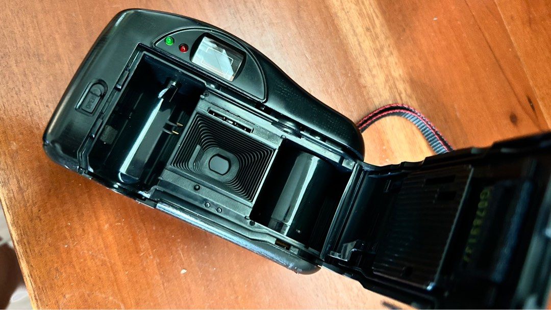 Vivitar Big View Film Camera (Category: Cameras) located in Makati City. Submitted by panyatiks (Listing ID 1407393185, Image 2). Description: Vivitar Big View BV30film camera RFS: this was included as a freebie but i already own too many cameras and it's really sad if this will not be used. - Built-in flash with on/off switch - Focus-free motor - Includes wrist strap - tested by the previous owner but i haven't tested it since i don't have any b