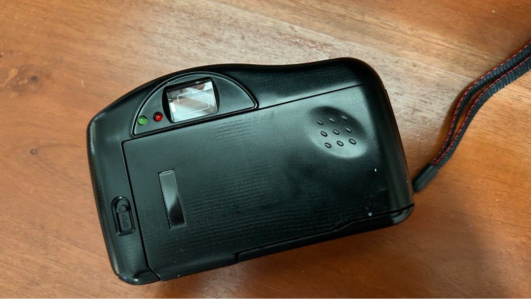 Vivitar Big View Film Camera (Category: Cameras) located in Makati City. Submitted by panyatiks (Listing ID 1407393185, Image 3). Description: Vivitar Big View BV30film camera RFS: this was included as a freebie but i already own too many cameras and it's really sad if this will not be used. - Built-in flash with on/off switch - Focus-free motor - Includes wrist strap - tested by the previous owner but i haven't tested it since i don't have any b