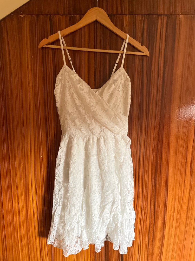 White textured dainty dress (Category: Dresses) located in Cebu City. Submitted by chloeverkauft (Listing ID 1407460588, Image 1). Description: - Used lightly years ago - Fits S-M frame - Still looks good and new 💖 - No flaws ❗️ 📌Take ALL listed items for 2800 !! 💖 - Will accept via gcash & bank only .