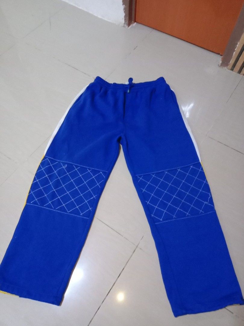 Y2k nona fleece pants (Category: Joggers) located in Cavite. Submitted by kabiteboy (Listing ID 1407454826, Image 1). Description: nona y2k fleece pants size large fit to 34-40 waist minimal lints need wash 250.