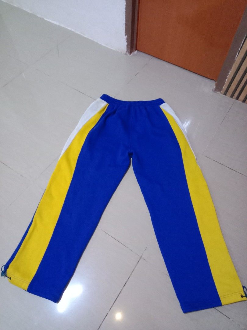 Y2k nona fleece pants (Category: Joggers) located in Cavite. Submitted by kabiteboy (Listing ID 1407454826, Image 2). Description: nona y2k fleece pants size large fit to 34-40 waist minimal lints need wash 250.