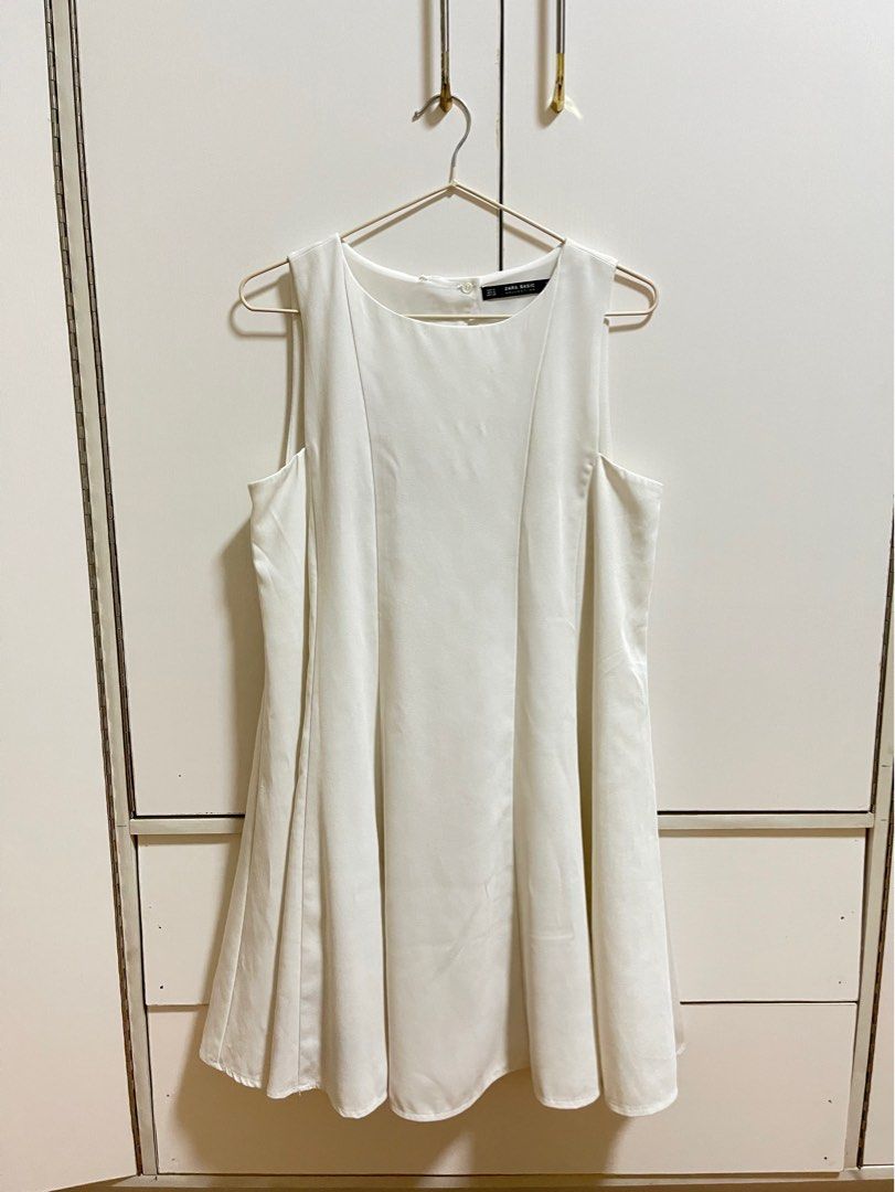 Zara Basic White Dress (Category: Dresses) located in Mexico. Submitted by kjoybernabe (Listing ID 1407421596, Image 1). Description: Not wearing it anymore. RFS - decluttering.