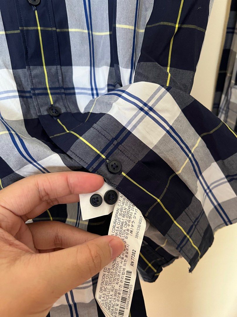 Zara Man Slim Fit Long Sleeves (Category: Tshirts & Polo Shirts ) located in Cavite. Submitted by lemzgrca (Listing ID 1407481441, Image 3). Description: Brand: Zara Condition: 10/10 (used once) Size: medium Dimes: 19x28 Issues: washable stains see the last pic *Color may vary due to lighting* Location: Dasmariñas Cavite.