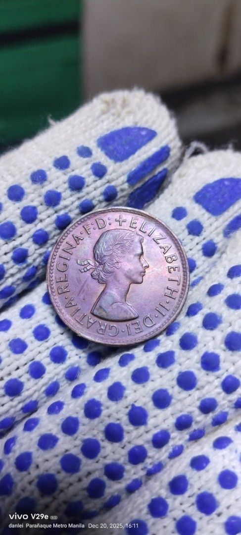 1960 Australian Half Penny Coin (Category: Currency) located in Manila. Submitted by danlei_coin_collectible (Listing ID 1410894178, Image 1). Description: 1960 Australian Half Penny coin. The coin features the portrait of Queen Elizabeth II on one side and a kangaroo on the other. The coin is made of copper and has a reddish-brown hue. The coin is a collectible item and a great addition to any coin collection..