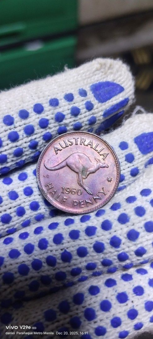 1960 Australian Half Penny Coin (Category: Currency) located in Manila. Submitted by danlei_coin_collectible (Listing ID 1410894178, Image 2). Description: 1960 Australian Half Penny coin. The coin features the portrait of Queen Elizabeth II on one side and a kangaroo on the other. The coin is made of copper and has a reddish-brown hue. The coin is a collectible item and a great addition to any coin collection..
