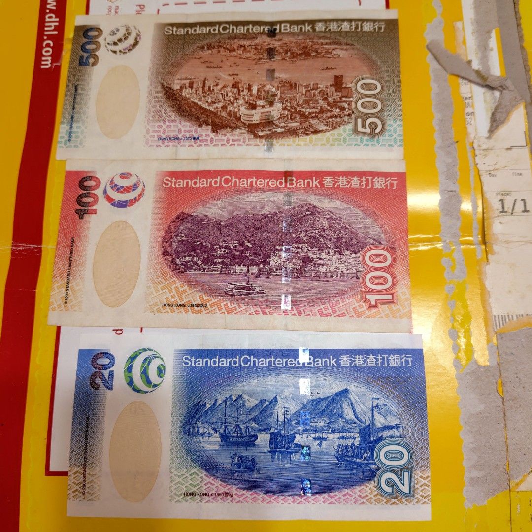 2003年渣打銀行紙幣，面額分別為500 元、100 元和20  元。紙幣上印有香港風景和圖案。紙幣正面印有面額和銀行名稱。背面印有不同圖案，包括飛龍和香港景色。適合收藏或作紀念。800元，面交, 興趣及遊戲,  收藏品及紀念品, 錢幣- Carousell