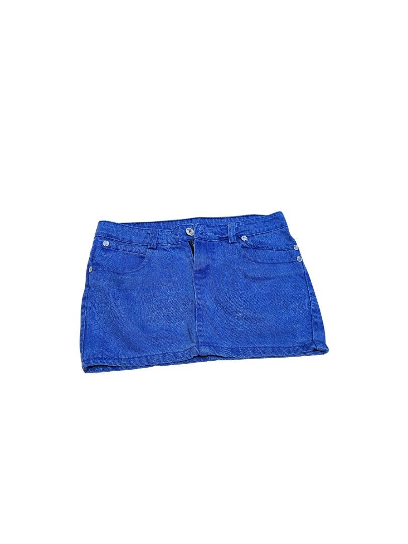 3 for 400 Denim Shorts - Assorted Colors (Category: Shorts) located in Cavite. Submitted by _thriftfix (Listing ID 1410828211, Image 3). Description: 𝗦𝗜𝗭𝗘 📏 BROWN - LENGTH: 10 inches - WAIST: 29 inches BLUE LENGTH: 11 inches WAIST: 30 inches BLACK LENGTH: 9.5 inches WAIST: 28 inches 𝗖𝗢𝗟𝗢𝗥 🟫🟦◼️ - Brown, Blue, Black 𝗡𝗢 𝗜𝗦𝗦𝗨𝗘 ✅️ - The product has only been worn a few times and is well-fitted. 𝗟𝗢𝗖𝗔𝗧𝗜𝗢𝗡📍 - Imus, Cavite 𝗗𝗘