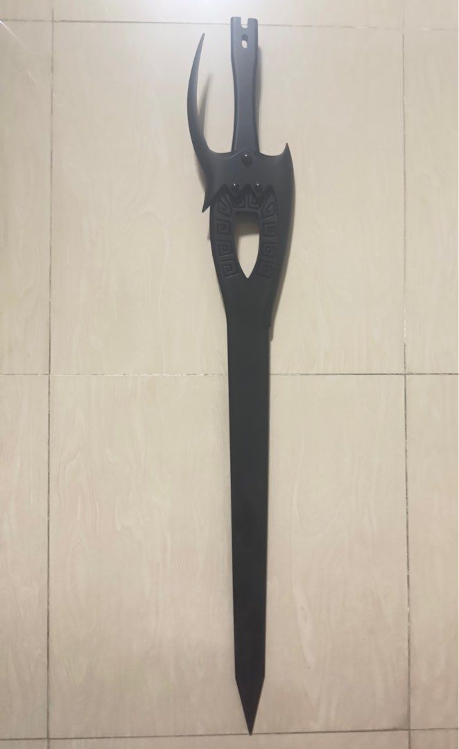 天下風雲步驚雲絕世好劍 [1:1] （分類：復古收藏品）位於 Hong Kong。 由 anthony9358 提交（商品編號 1410830288，圖片 2）。簡介： 所見即所得，適合Cosplay和收藏 內容: 沒有盒，只有劍，正版 狀況: 玩具店陳放已久清貨買下，放喺屋企數年，仍然新淨，沒有任何破損，完美主義者匆投 材料: PC橡膠 長: 99cm 闊: 15cm 重量: 約500g。