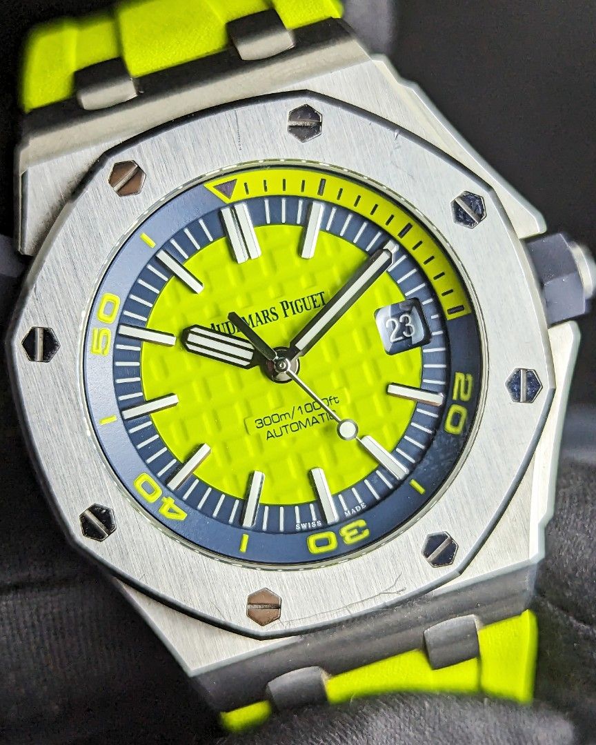 [ LIME GREEN 🍋‍🟩 ] AP 15710ST Boutique Edition Funky Colours Lime Green 42mm Royal Oak Offshore Diver ROO Audemars Piguet 15710ST.OO.A038CA.01 (Category: Watches) located in Singapore. Submitted by bayfort (Listing ID 1410745007, Image 2). Description: Model: 15710ST.OO.A038CA.01 Dated: 2017 Case Size: 42mm Comes with: Full Set w Spare Strap Condition: Lightly used unpolished condition ** Local AD ** ** Very rare boutique edition model ** Origi