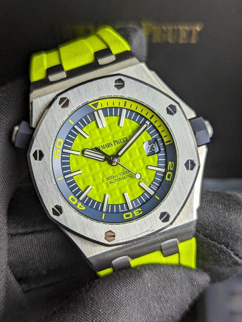 [ LIME GREEN 🍋‍🟩 ] AP 15710ST Boutique Edition Funky Colours Lime Green 42mm Royal Oak Offshore Diver ROO Audemars Piguet 15710ST.OO.A038CA.01 (Category: Watches) located in Singapore. Submitted by bayfort (Listing ID 1410745007, Image 3). Description: Model: 15710ST.OO.A038CA.01 Dated: 2017 Case Size: 42mm Comes with: Full Set w Spare Strap Condition: Lightly used unpolished condition ** Local AD ** ** Very rare boutique edition model ** Origi