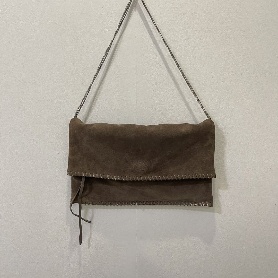 ALLSAINTS SUEDE FOLDOVER (Category: Luxury Bags & Wallets) located in Bacolod City. Submitted by the.finest (Listing ID 1410882362, Image 1). Description: Allsaints Fleur de lis Foldover Suede Condition: 9/10 has normal signs of usage 1,700+shipping fee.