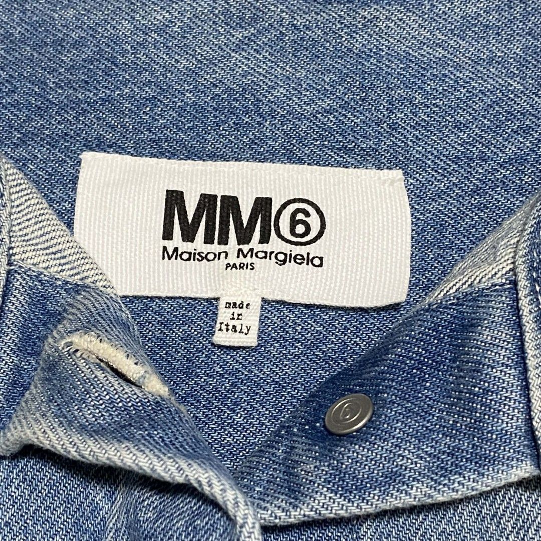 AW18 MAISON MARGIELA MM6 OVERSIZED DENIM JACKET (Category: Luxury Apparel) located in Balanga. Submitted by dig_gear (Listing ID 1410791307, Image 3). Description: AW18 MAISON MARGIELA MM6 OVERSIZED DENIM JACKET MADE IN ITALY MAISON MARGIELA MM6 BUTTONS BUTTON-FLAP CHEST POCKET SIZE 42 DIMENSIONS: WIDTH - 26” LENGHT - 24” / 28” SHOULDER - 26” SLEEVE - 19.5” HEM - 27” PRICE: ₱6,820 RAF SIMONS / LOEWE / VIVIENNE WESTWOOD.