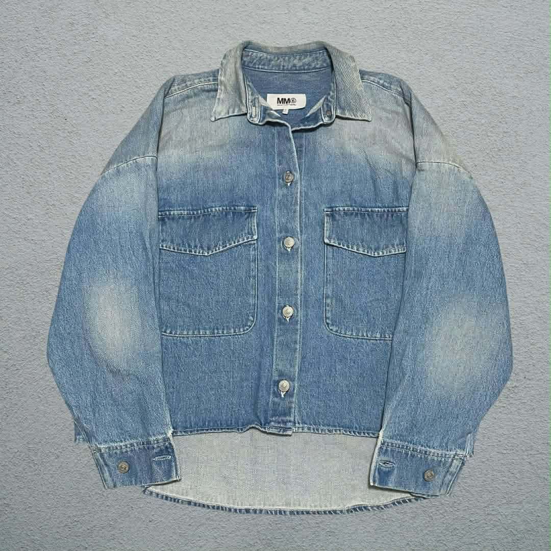 AW18 MAISON MARGIELA MM6 OVERSIZED DENIM JACKET (Category: Luxury Apparel) located in Balanga. Submitted by dig_gear (Listing ID 1410791307, Image 1). Description: AW18 MAISON MARGIELA MM6 OVERSIZED DENIM JACKET MADE IN ITALY MAISON MARGIELA MM6 BUTTONS BUTTON-FLAP CHEST POCKET SIZE 42 DIMENSIONS: WIDTH - 26” LENGHT - 24” / 28” SHOULDER - 26” SLEEVE - 19.5” HEM - 27” PRICE: ₱6,820 RAF SIMONS / LOEWE / VIVIENNE WESTWOOD.