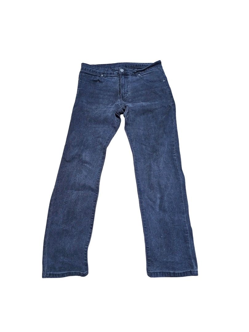 Blue Denim Jeans (Category: Jeans) located in Cavite. Submitted by _thriftfix (Listing ID 1410825032, Image 1). Description: 𝗦𝗜𝗭𝗘 📏 - LENGTH: 99cm - WAIST: 85cm 𝗖𝗢𝗟𝗢𝗥 ◼️ - Black 𝗡𝗢 𝗜𝗦𝗦𝗨𝗘 ✅️ - The product has only been worn a few times and is well-fitted. It fits for both Men and Women. 𝗟𝗢𝗖𝗔𝗧𝗜𝗢𝗡📍 - Imus, Cavite 𝗗𝗘𝗟𝗜𝗩𝗘𝗥𝗬 🚚 - Items can be delivered through Lalamove/Joyride/Grab—however, the buyer shoulders the paym