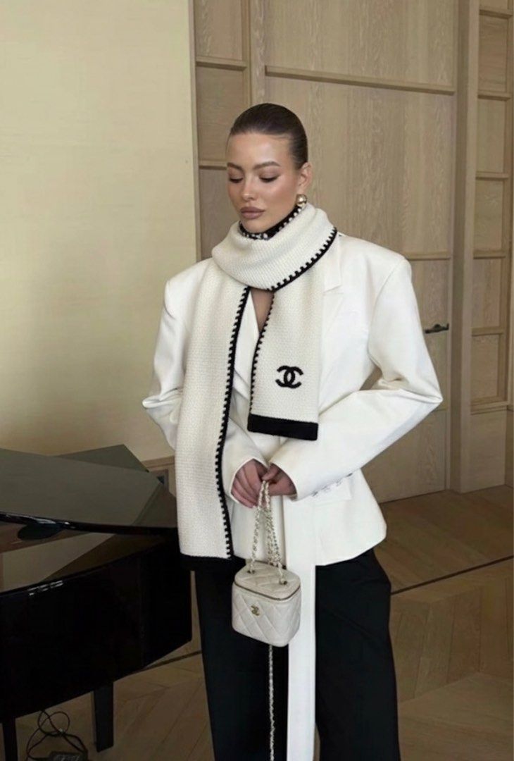 ⚜️Chanel White knit scarf (Category: Luxury Accessories) located in Makati City. Submitted by 90sangel (Listing ID 1410873102, Image 2). Description: •Item: Chanel white knit scarf •Size: One size •Condition: As New, no hidden issue *includes paperbag & carecard only *SALE!.
