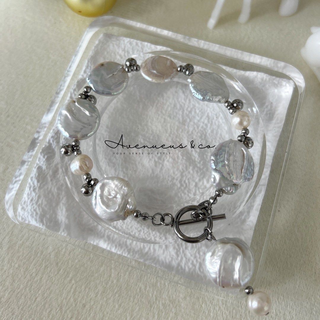 Coin shape pearl bracelet (Category: Bracelets) located in Lipa City. Submitted by avenueusco_ph (Listing ID 1410797412, Image 2). Description: Still looking for the perfect Christmas gift? 🎄 Our coin-shaped pearl is known for its stunning luster and unique shape—an elegant gift they’ll cherish. ✨ Size : 16mm .