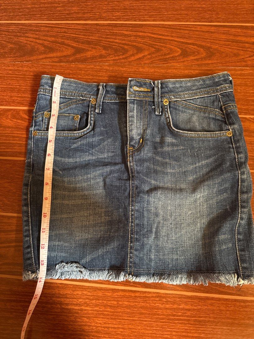 Dickies Denim Skirt 27 (Category: Skirts) located in Candaba. Submitted by decklattering (Listing ID 1410732312, Image 2). Description: Size 27 on tag.
