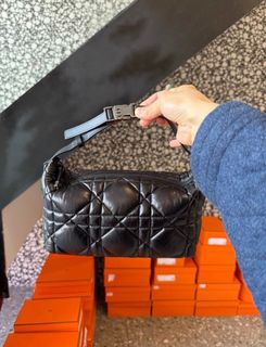 （分類：）位於 。 由 mialuxury_ 提交（商品編號 1410835507，圖片 1）。簡介： 。